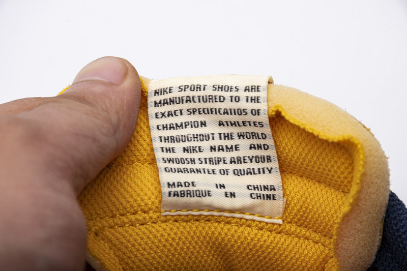 OFF WHITE x Nike Dunk SB Low White Michigan CT0856-700