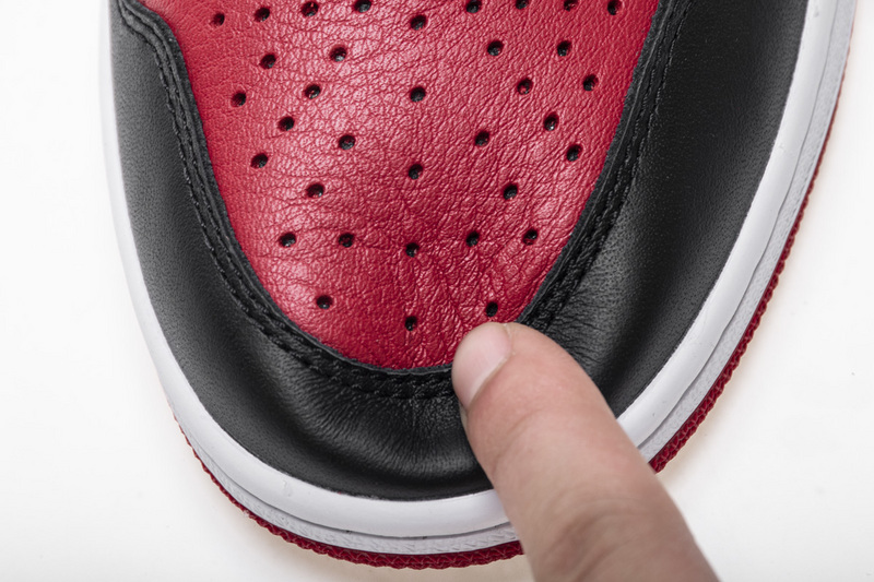 Air Jordan 1 Retro High Bred Banned (2016) 555088-001