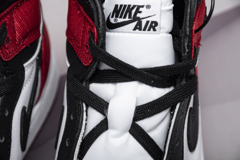 Air Jordan 1 Retro High Satin Black Toe CD0461-016