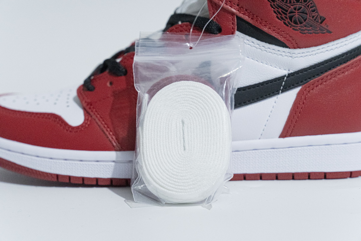 Air Jordan 1 Retro High Chicago (2015) 555088-101