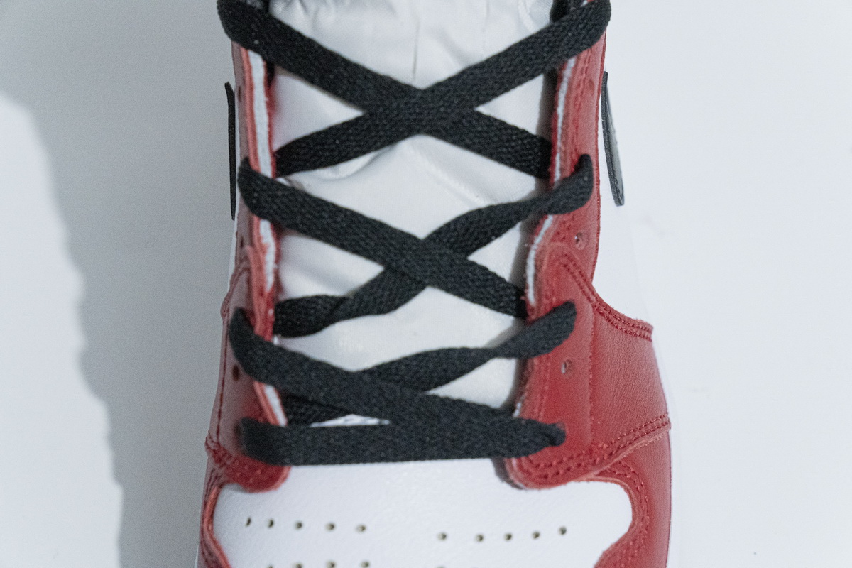 Air Jordan 1 Retro High Chicago (2015) 555088-101