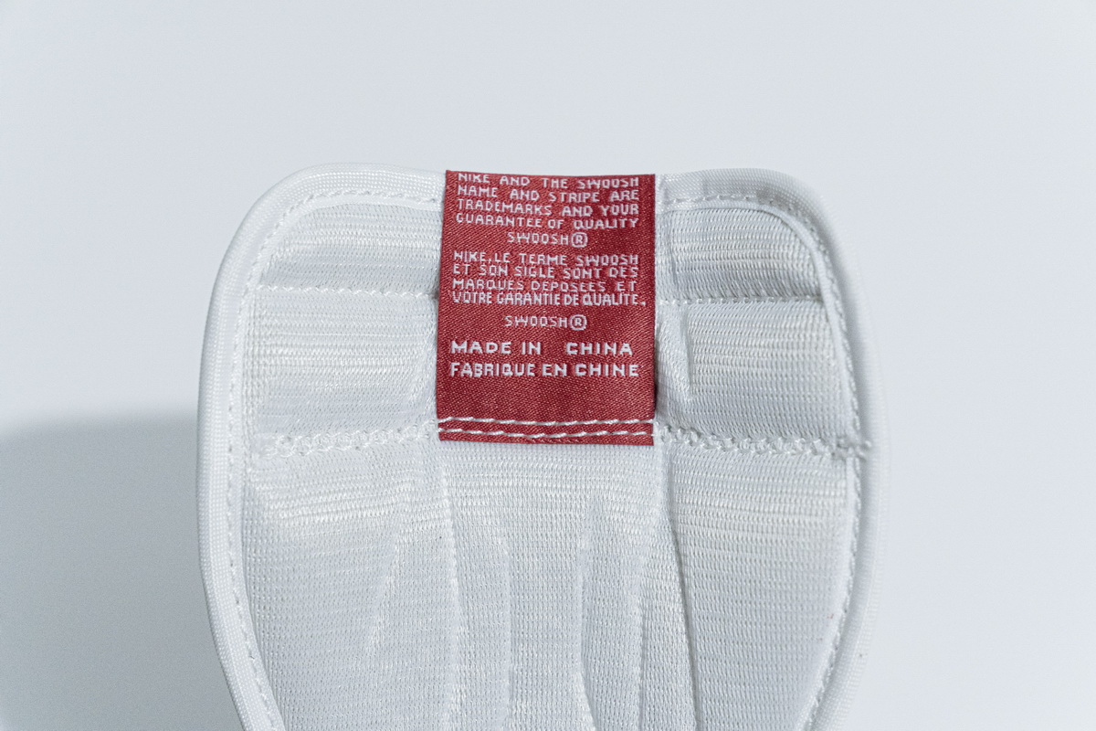 Air Jordan 1 Retro High Chicago (2015) 555088-101