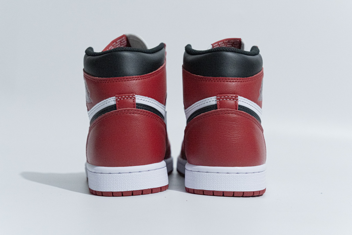 Air Jordan 1 Retro High Chicago (2015) 555088-101