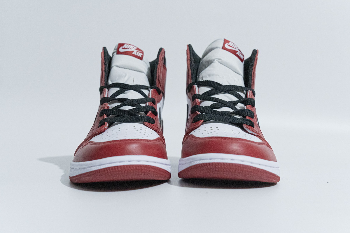 Air Jordan 1 Retro High Chicago (2015) 555088-101