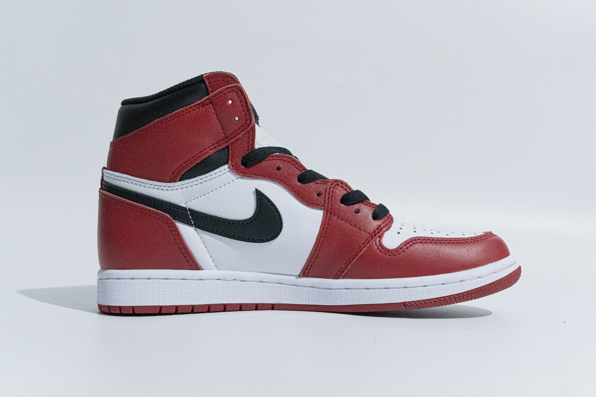 Air Jordan 1 Retro High Chicago (2015) 555088-101