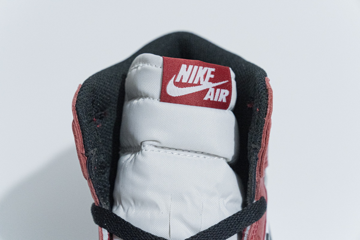 Air Jordan 1 Retro High Chicago (2015) 555088-101