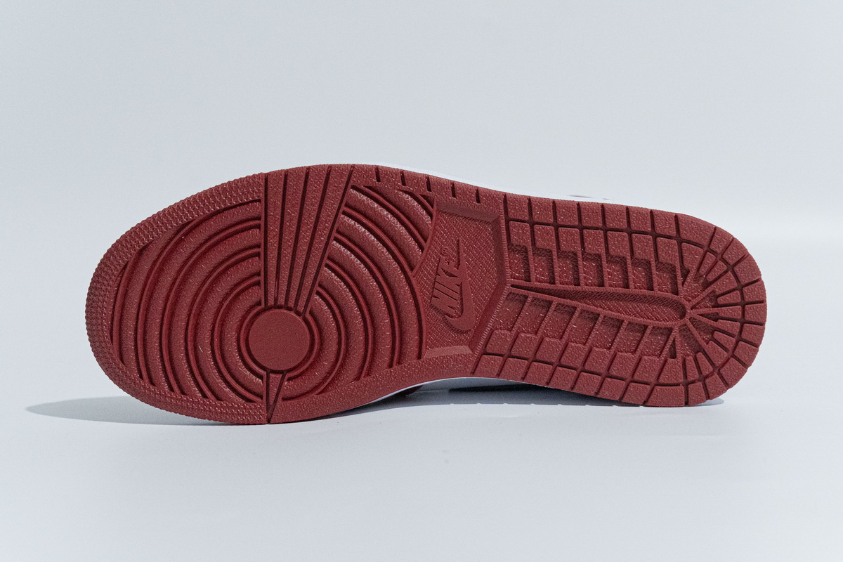 Air Jordan 1 Retro High Chicago (2015) 555088-101