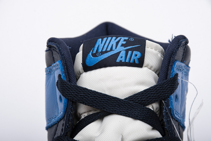 Air Jordan 1 Retro High Obsidian UNC 555088-140