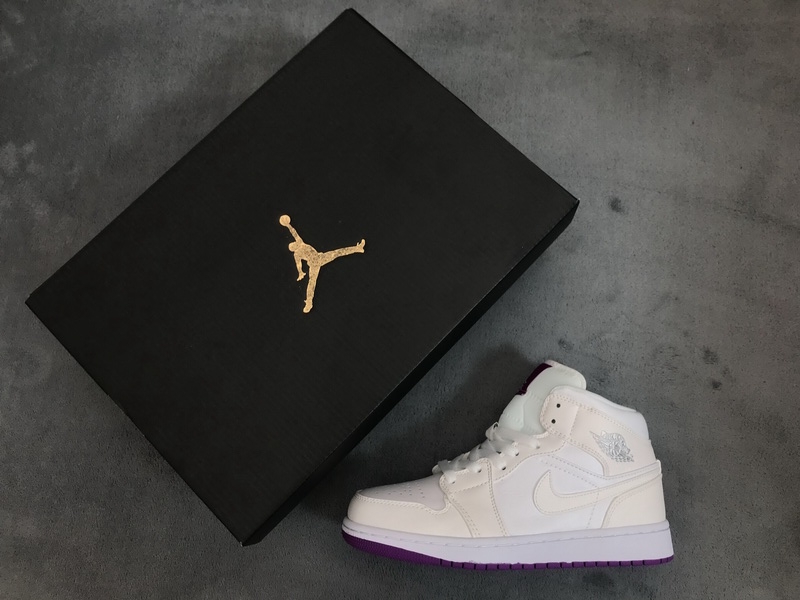 Air Jordan 1 Mid SE White Fuchsia Blast 555112-100