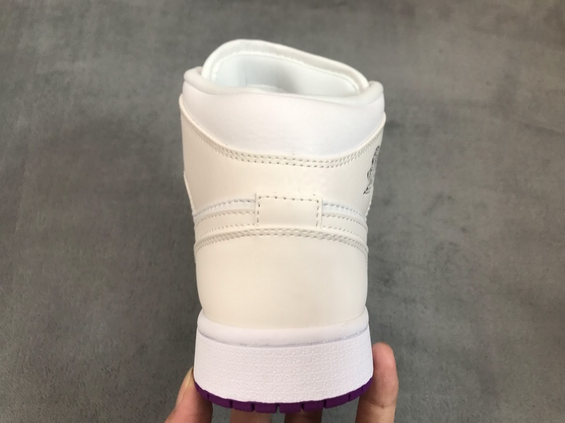 Air Jordan 1 Mid SE White Fuchsia Blast 555112-100