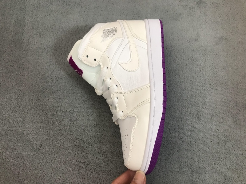 Air Jordan 1 Mid SE White Fuchsia Blast 555112-100