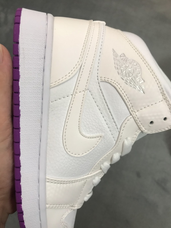Air Jordan 1 Mid SE White Fuchsia Blast 555112-100