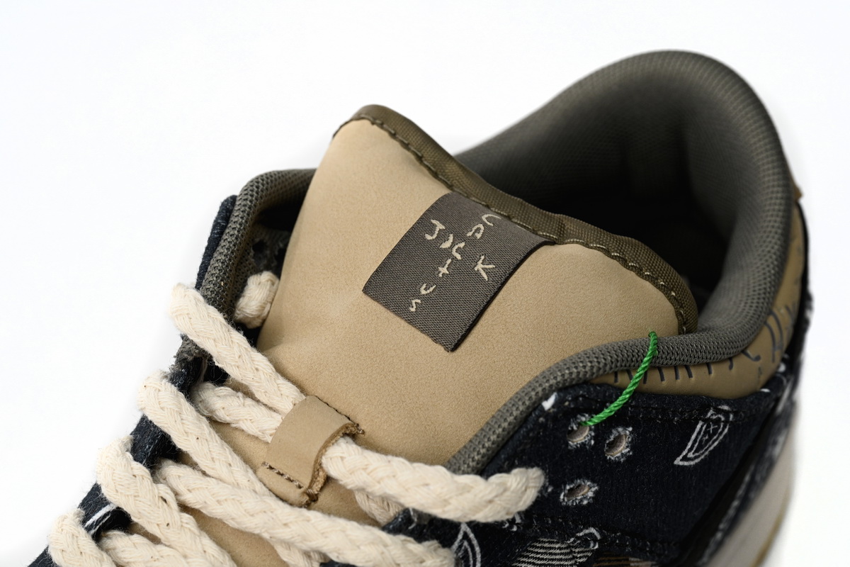 Dope Sneakers Travis Scott x Nike SB Dunk Low CT5053-001