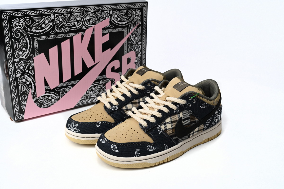 Dope Sneakers Travis Scott x Nike SB Dunk Low CT5053-001