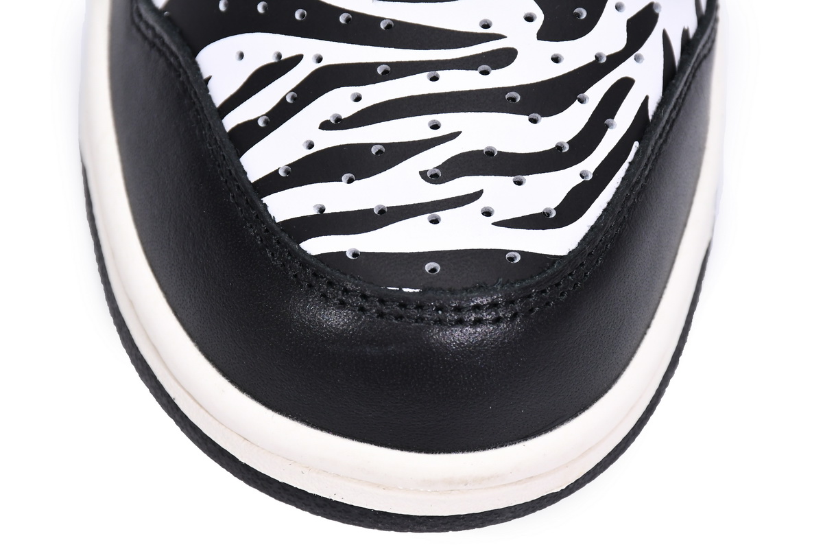 Quartersnacks x Nike SB Dunk Low Zebra  DM3510-001