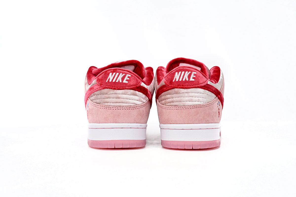 Dunk Low StrangeLove Skateboards (Special Box) CT2552-800