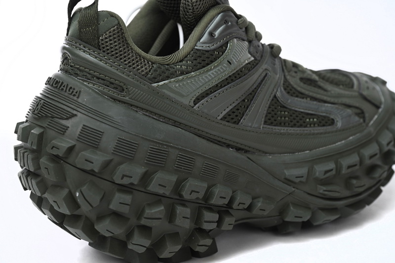 Balenciaga Defender Blackish Green 685611 W2RA6 3000