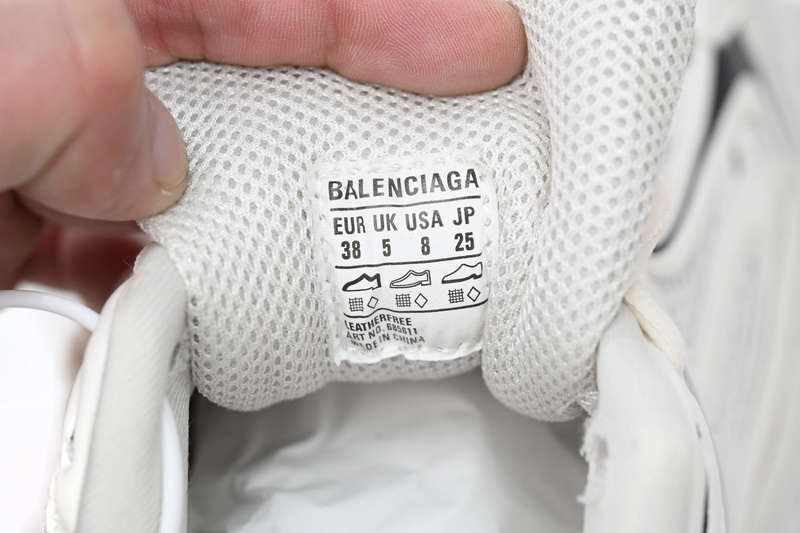 Balenciaga Defender Off-White 685611 W2RAA 9110