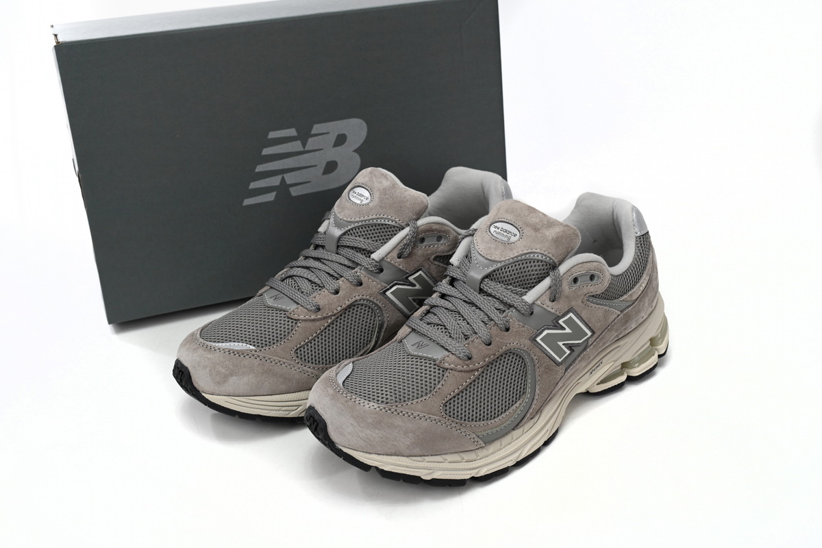 New Balance 2002R Light Gray M2002RC