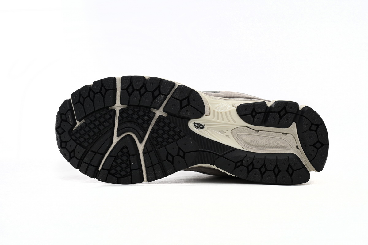 New Balance 2002R Light Gray M2002RC