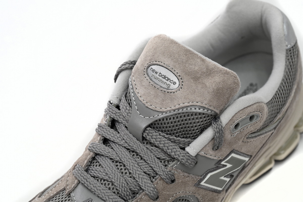 New Balance 2002R Light Gray M2002RC