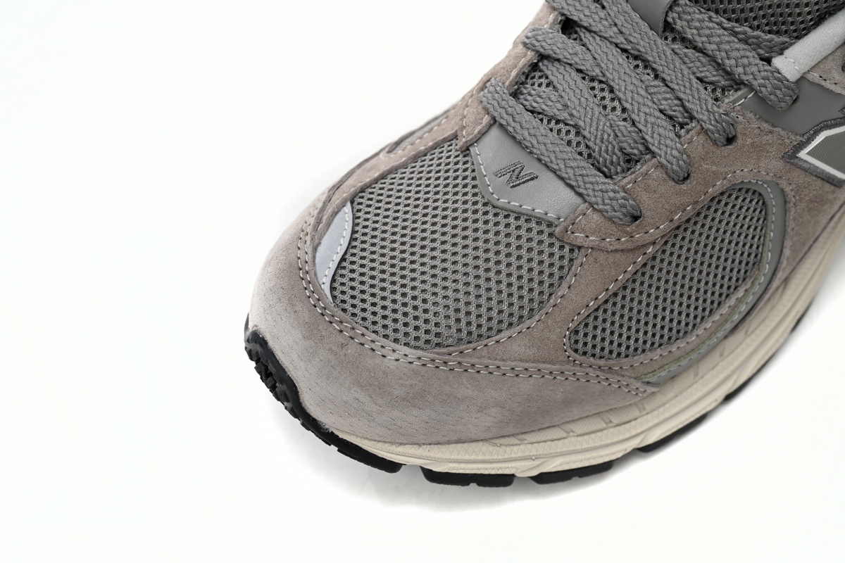 New Balance 2002R Light Gray M2002RC