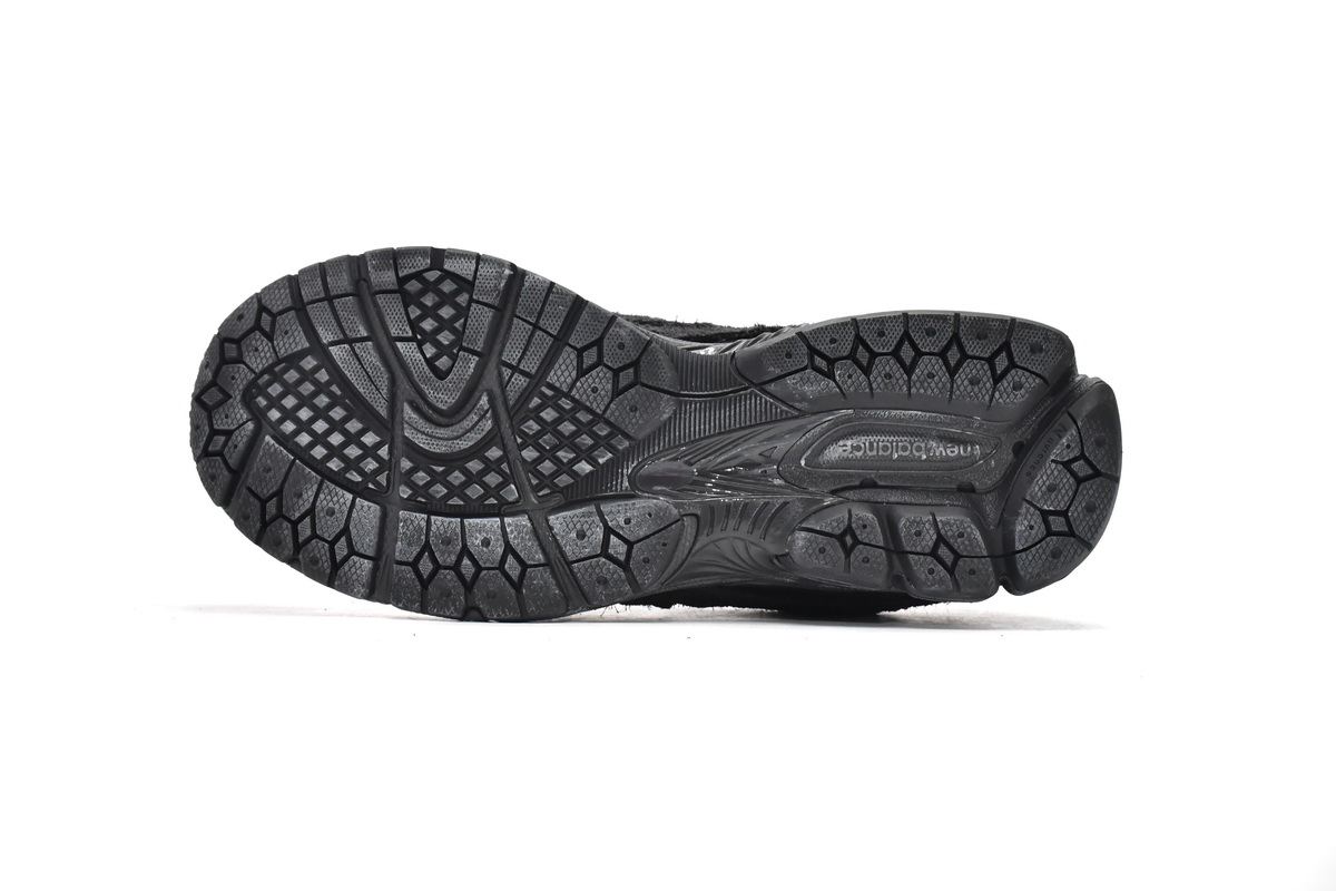 New Balance 2002R Phantom Black M2002RDB