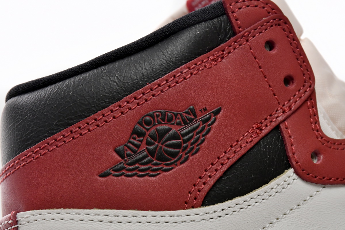 Air Jordan 1 Retro High Chicago Lost and Found DZ5485-612