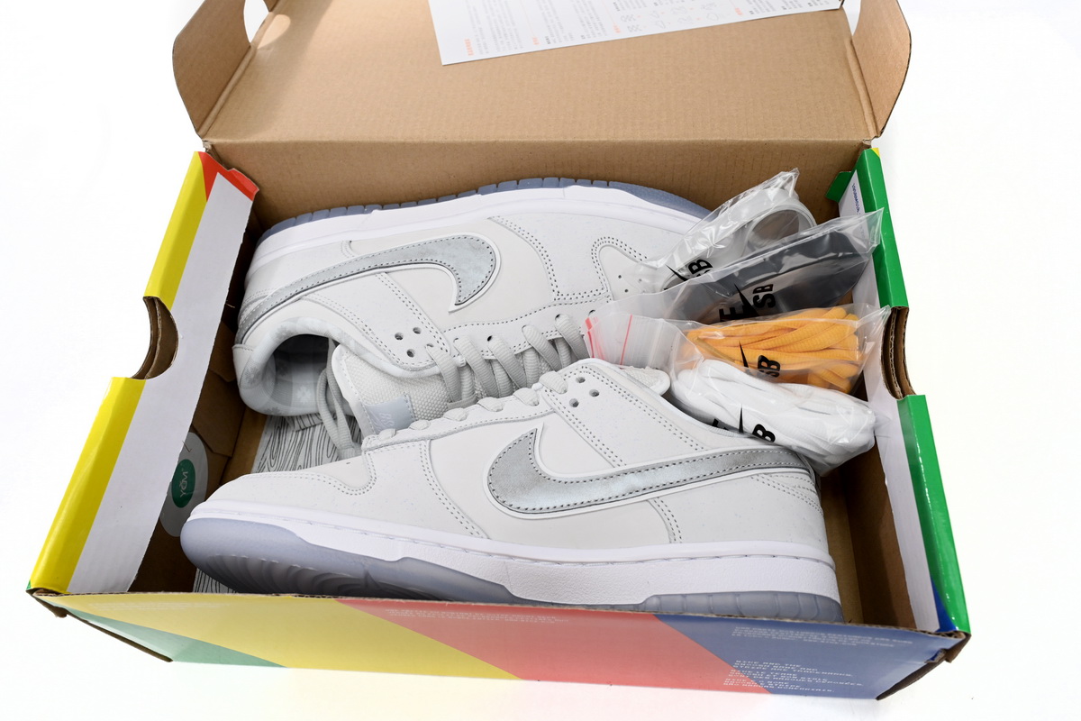 CONCEPTS × Nike Dunk SB Low White Lobster FD8776-100