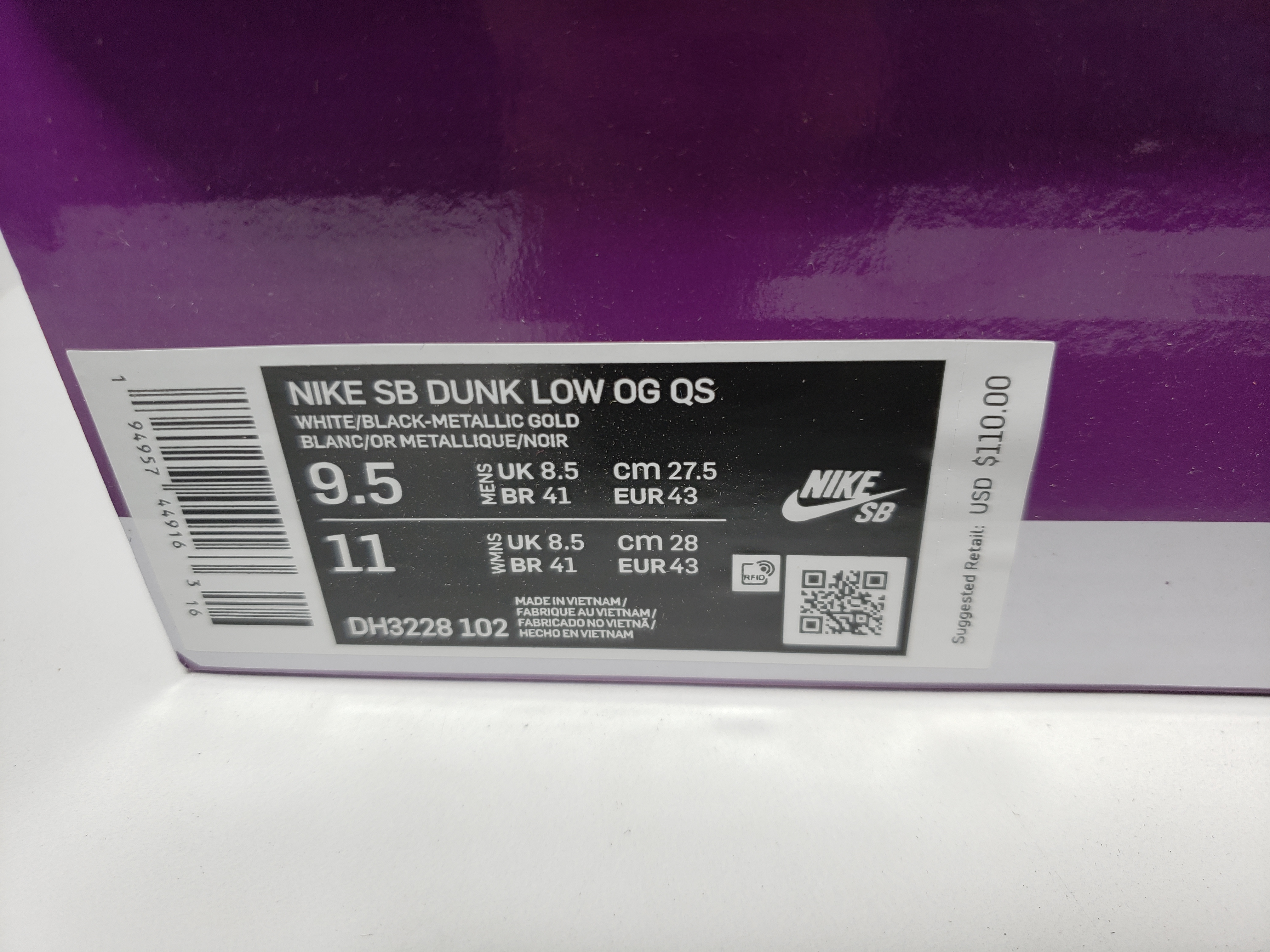 Supreme x Nike SB Dunk Low Black Stars DH3228-102