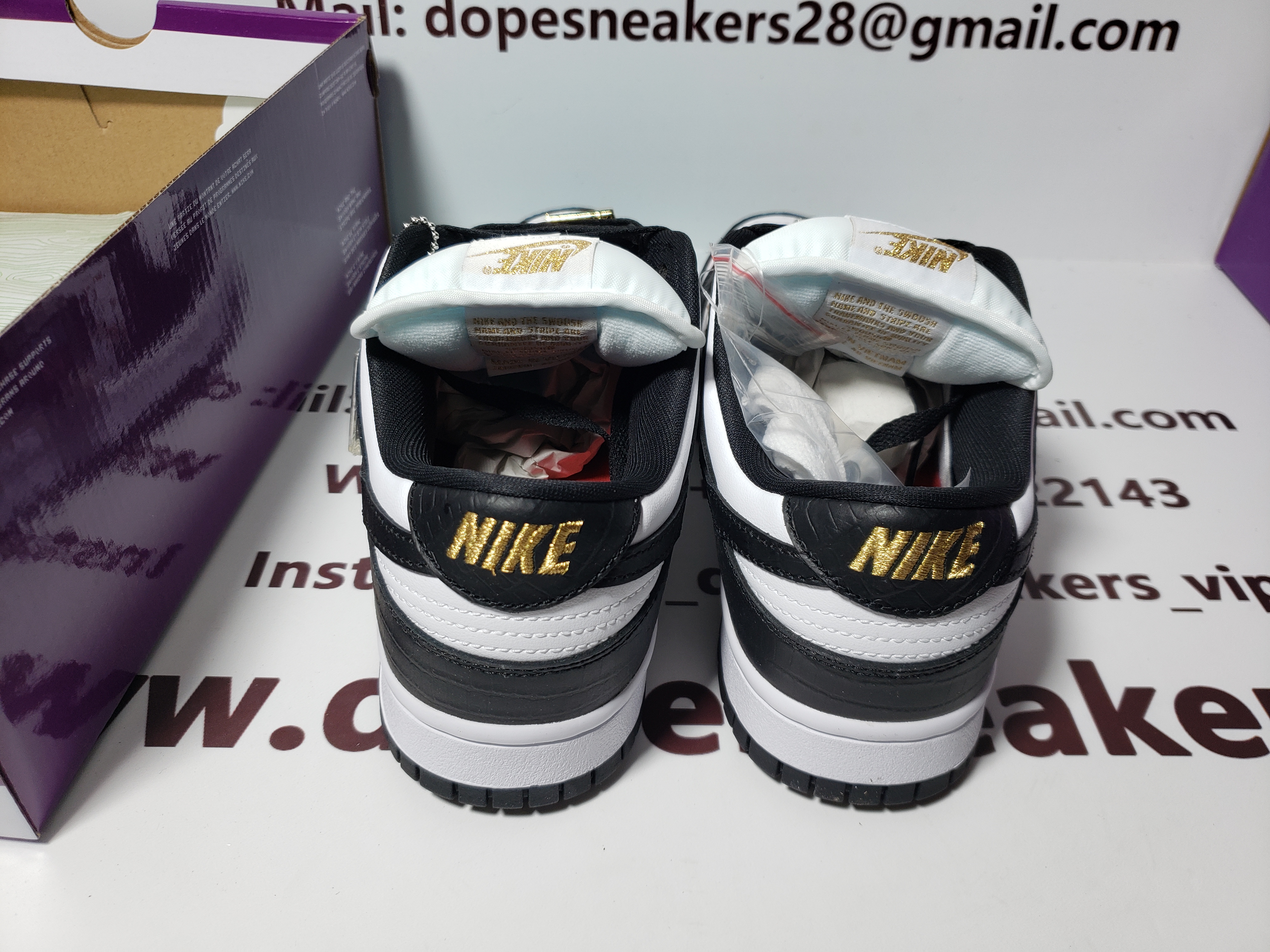 Supreme x Nike SB Dunk Low Black Stars DH3228-102