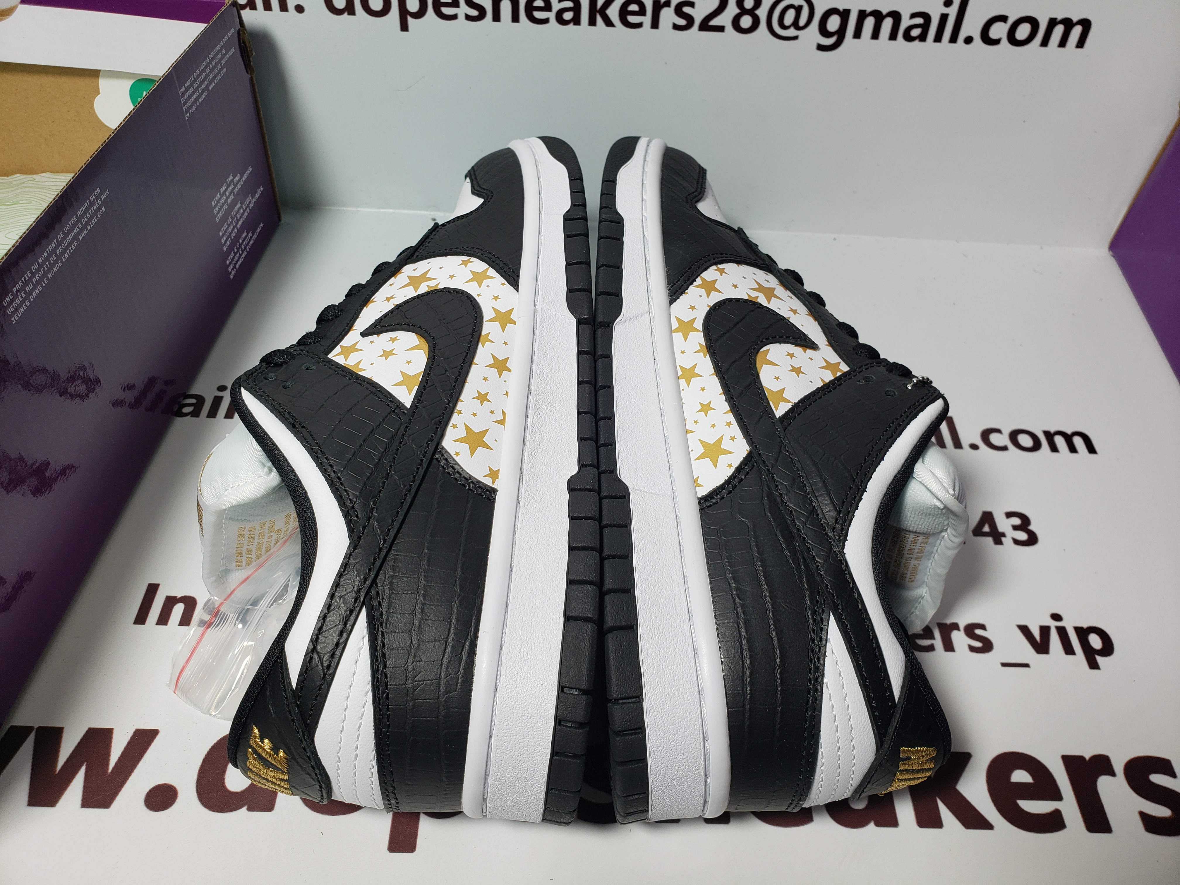 Supreme x Nike SB Dunk Low Black Stars DH3228-102