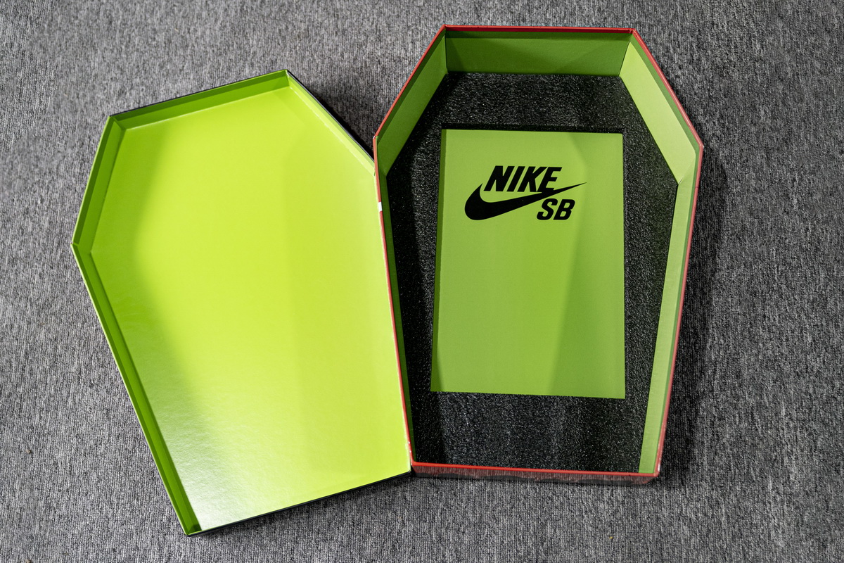 Nike SB Dunk Low “Night Of Mischief” BQ6817-006