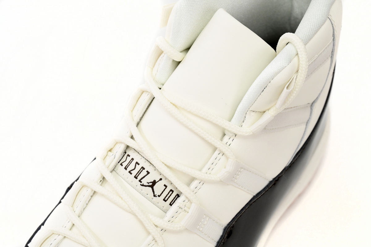 Air Jordan 11 WMNS Neapolitan AR0715-101