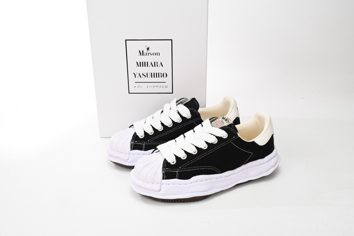 Mihara Yasuhiro Black And White NO.703