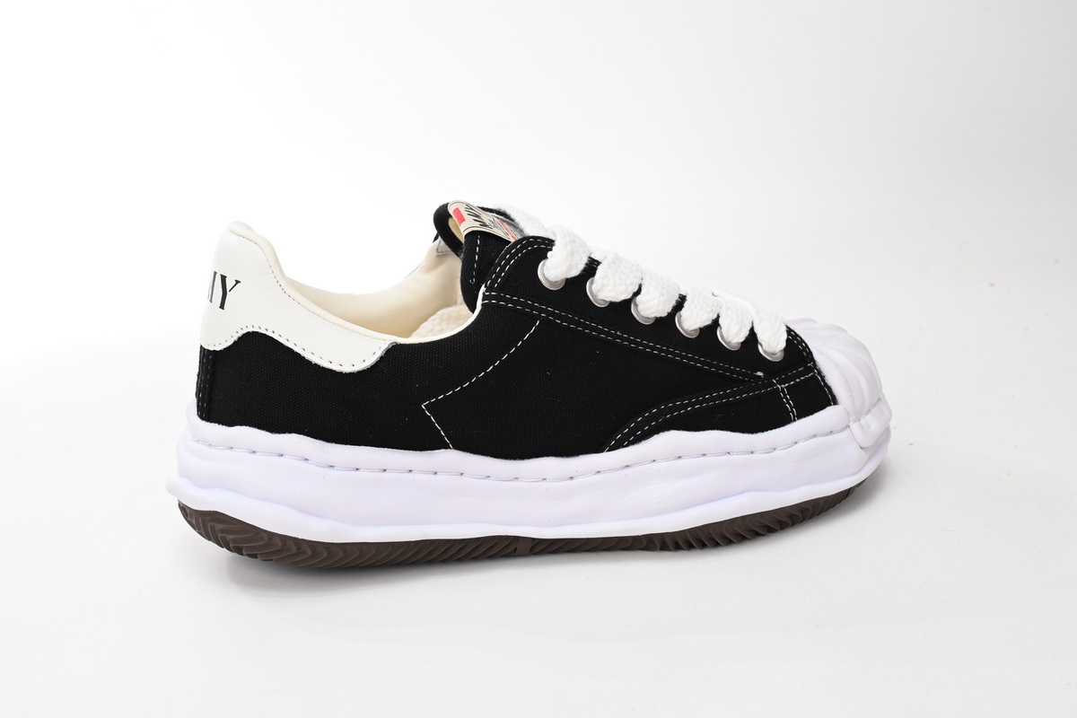 Mihara Yasuhiro Black And White NO.703