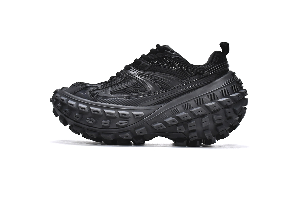 Balenciaga Defender Black 685613 W2RA6 1000