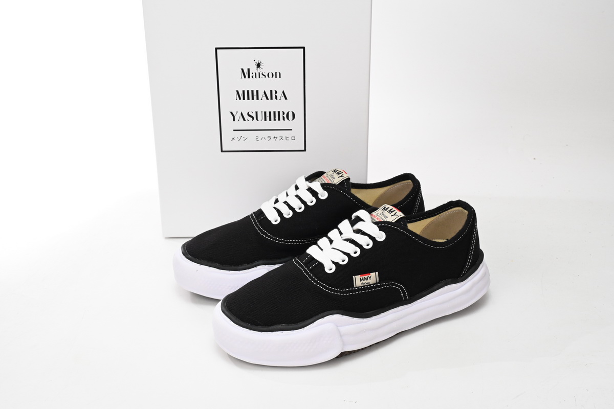 Mihara Yasuhiro Black And White NO.715