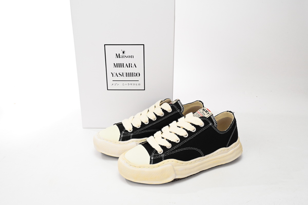 Mihara Yasuhiro Black And White NO.731
