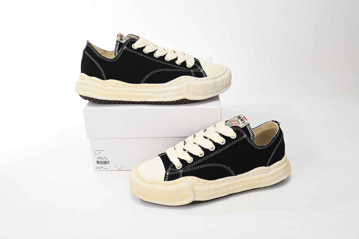 Mihara Yasuhiro Black And White NO.731