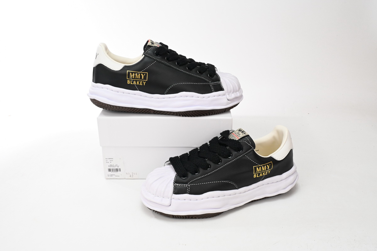 Mihara Yasuhiro White And Black And White Gold NO.701
