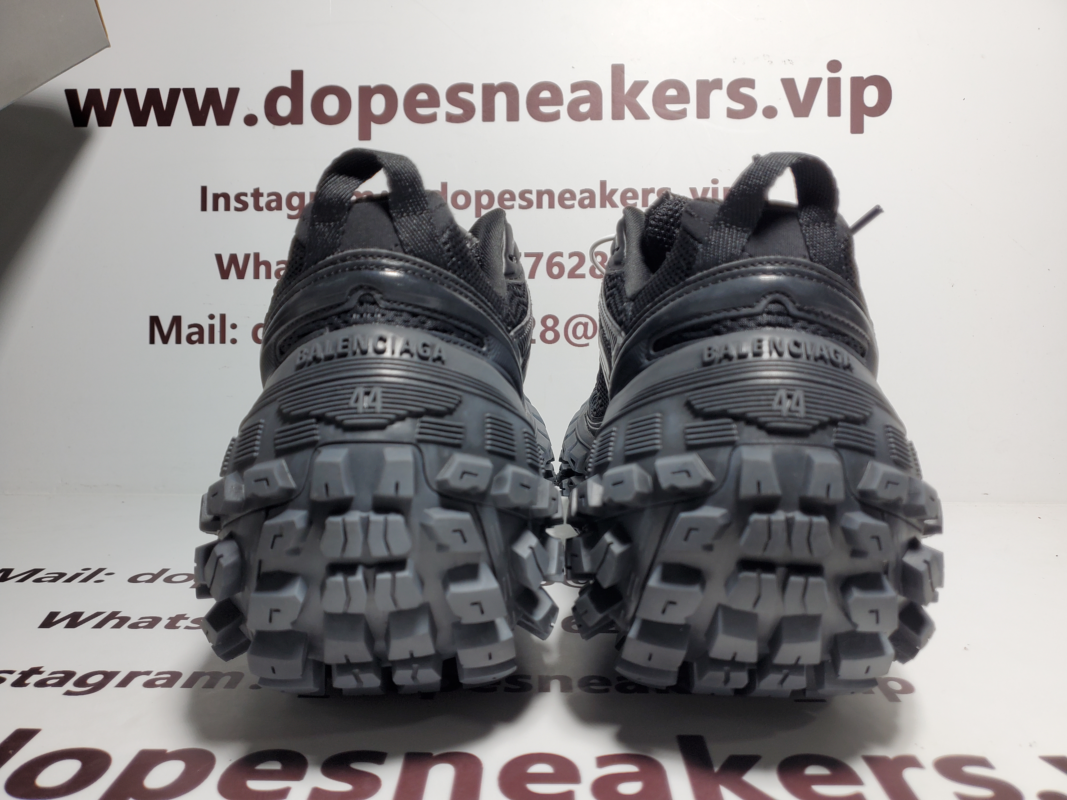 Balenciaga Defender Black 685613 W2RA6 1000