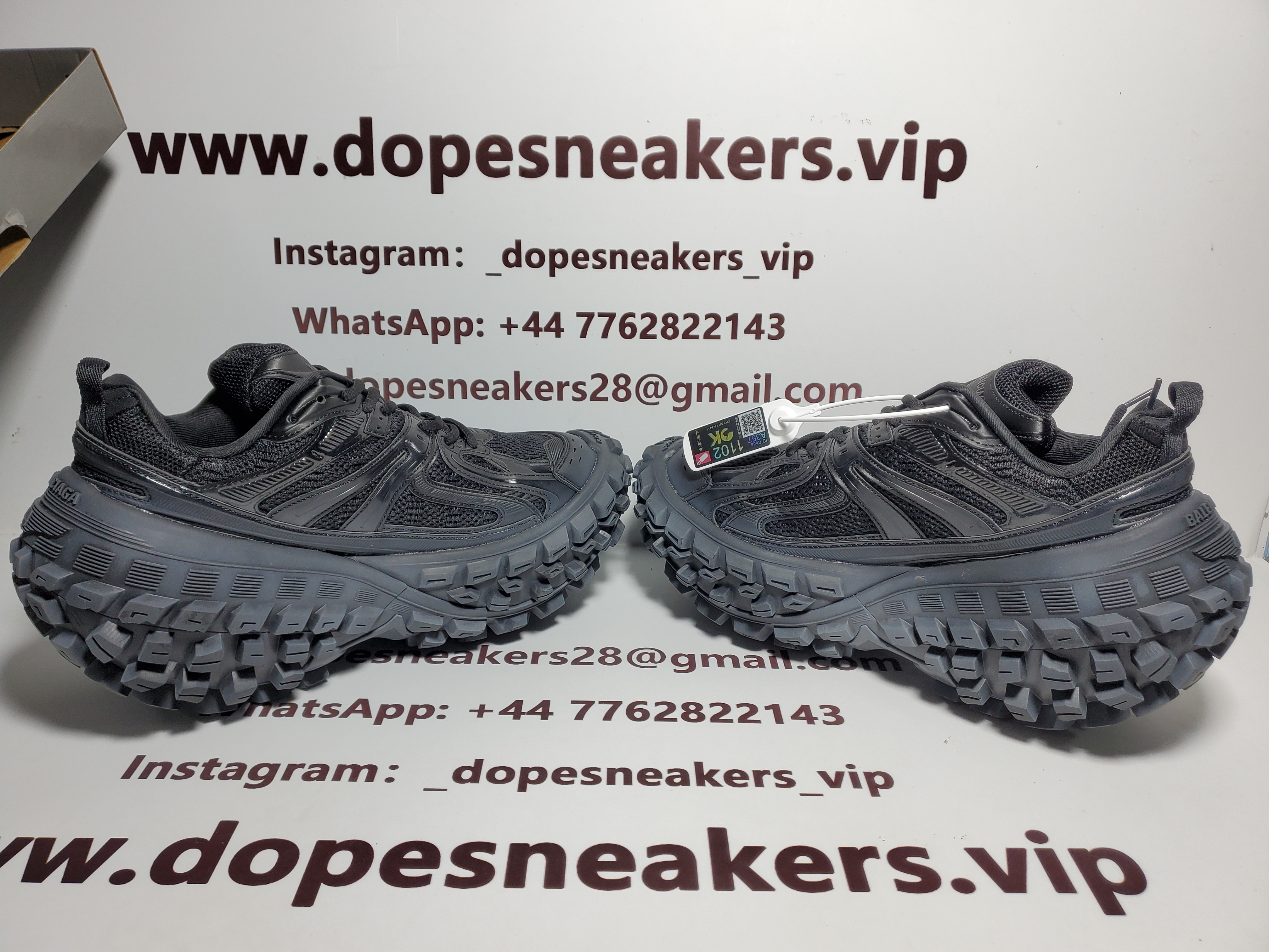 Balenciaga Defender Black 685613 W2RA6 1000