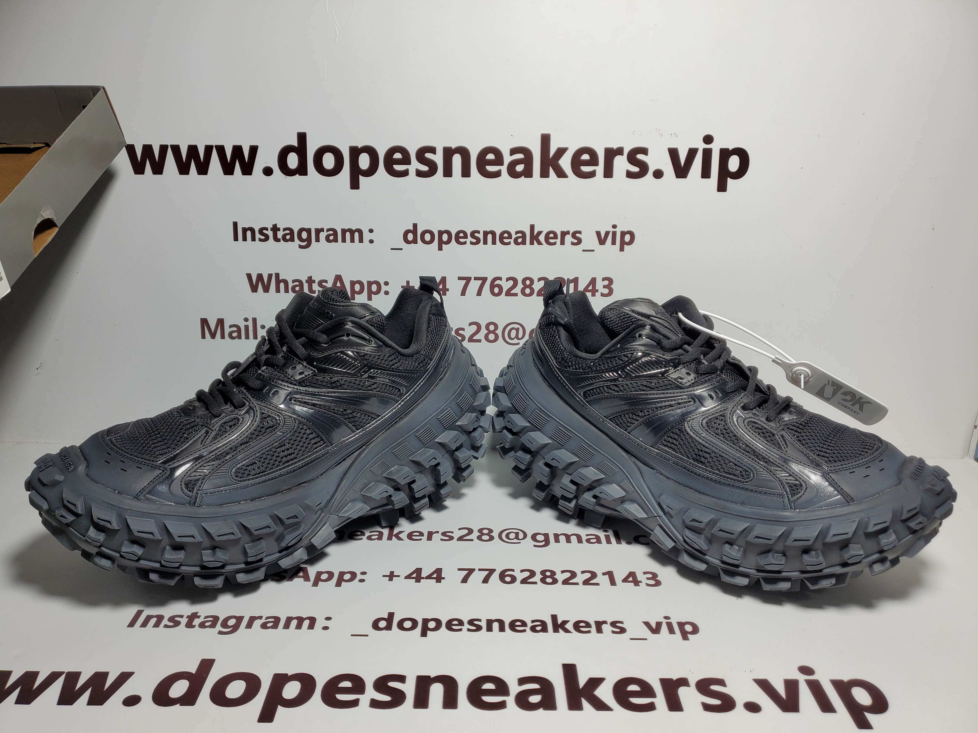Balenciaga Defender Black 685613 W2RA6 1000