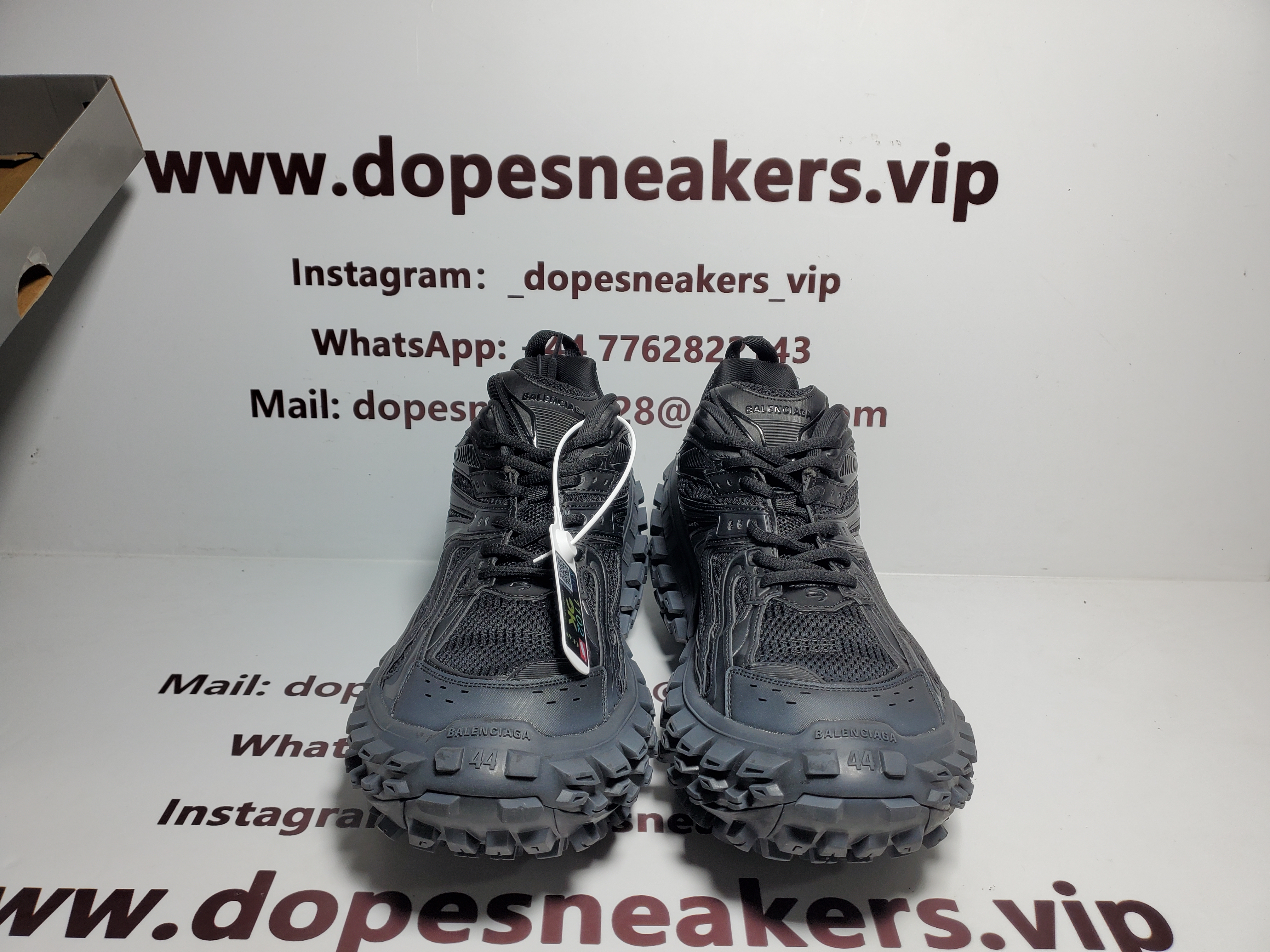 Balenciaga Defender Black 685613 W2RA6 1000