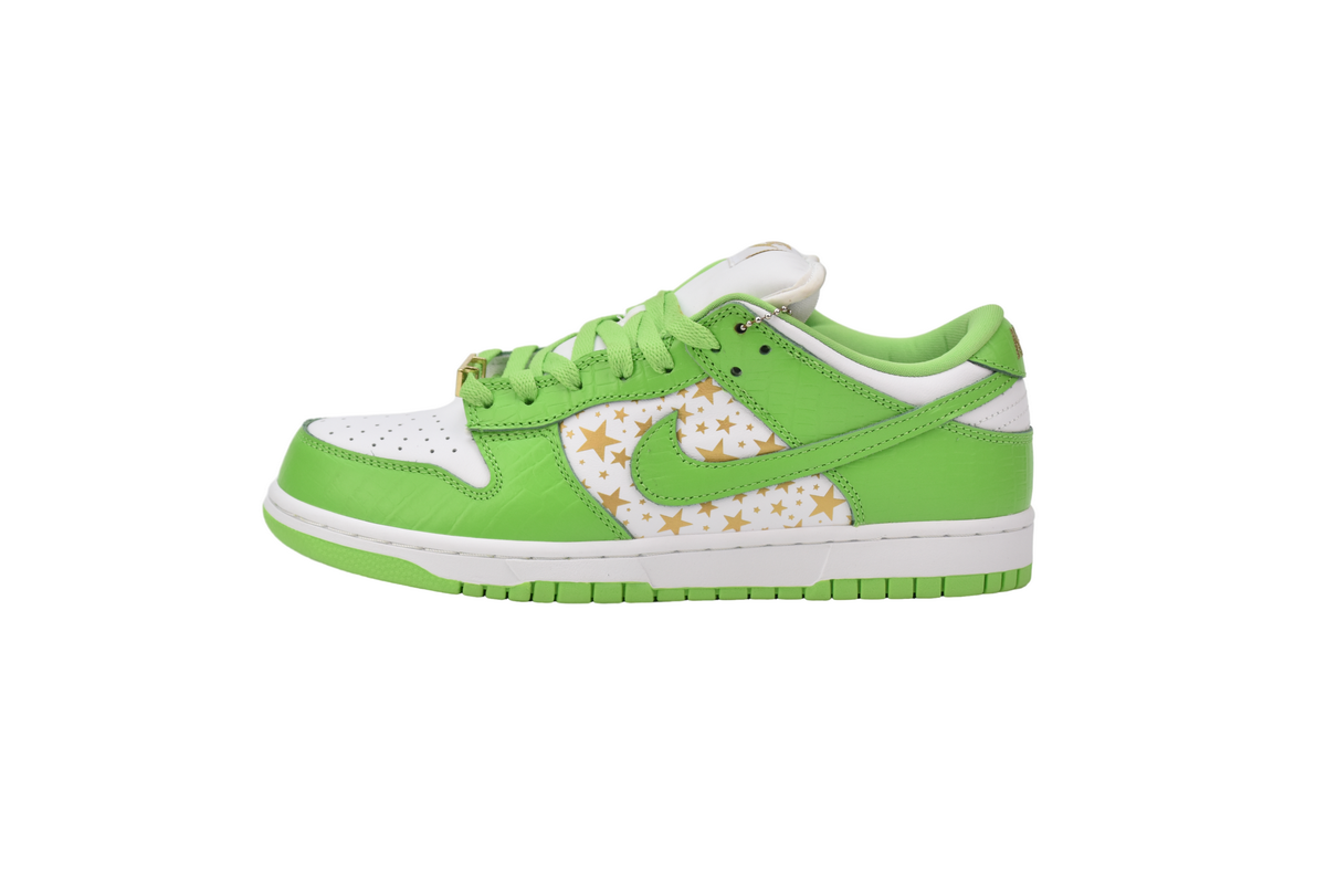 Supreme x Nike SB Dunk Low "Green Stars” DH3228-101