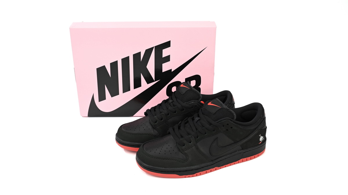 Nike Dunk SB Low Black Pigeon 883232-008