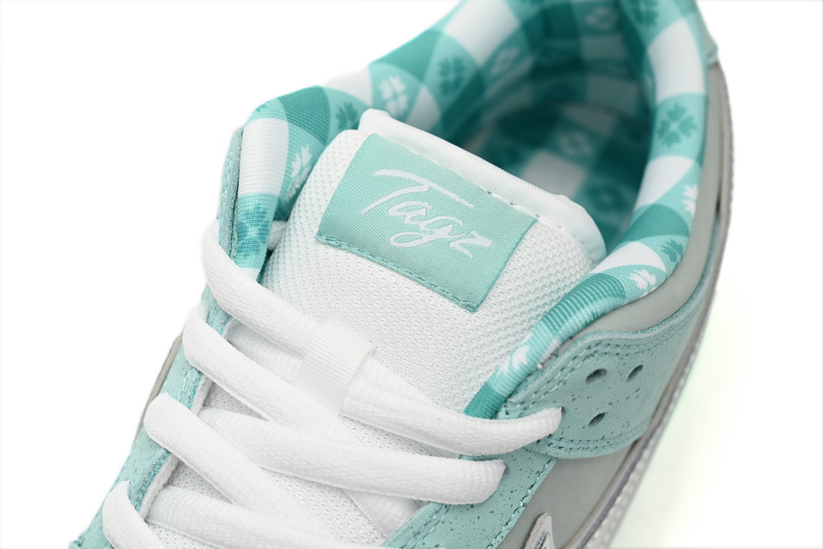 CONCEPTS × Nike Dunk SB Low Lobster BV1310-402
