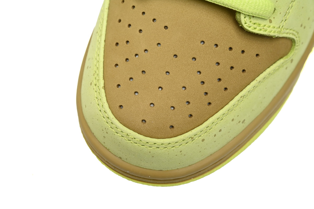 CONCEPTS × Nike Dunk SB Fluorescent Yellow Lobster BV1310-566