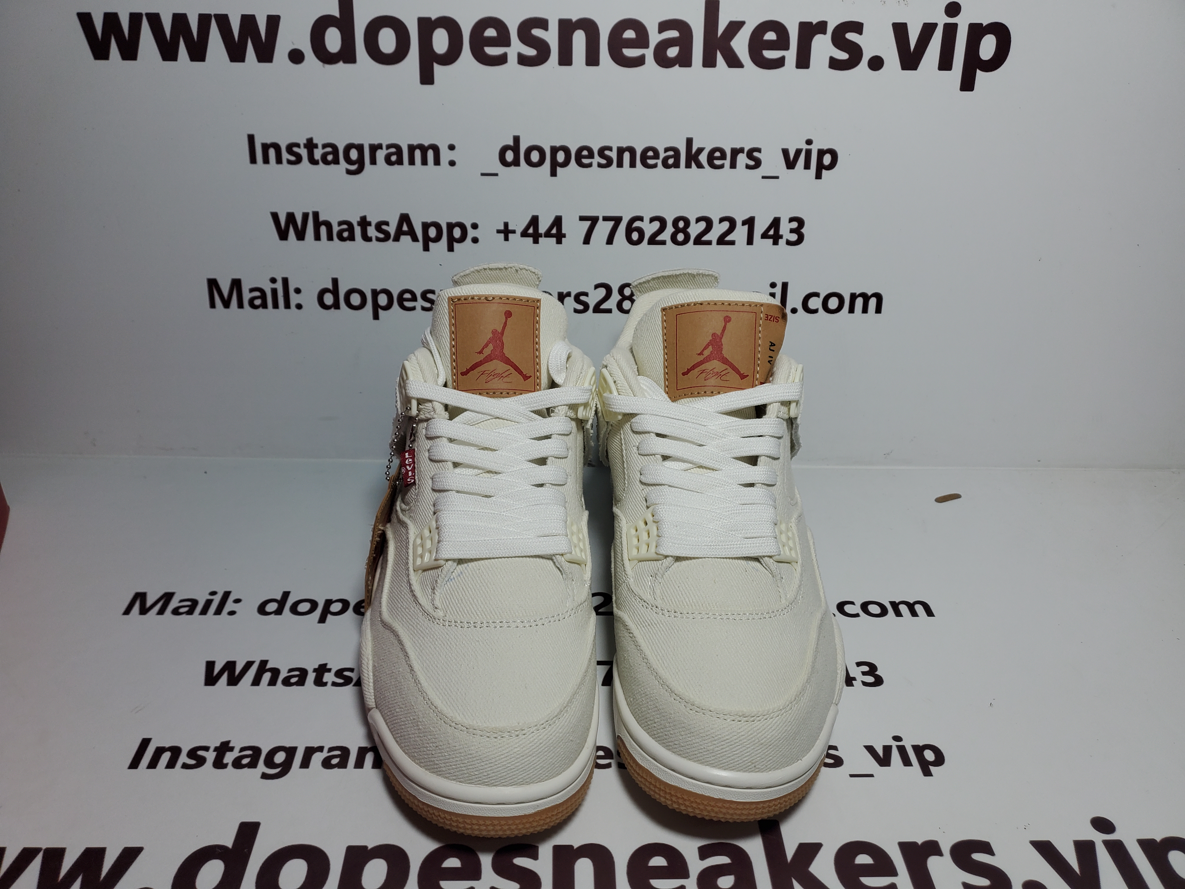Air Jordan 4 Retro Levi's White (Levi's Tag)